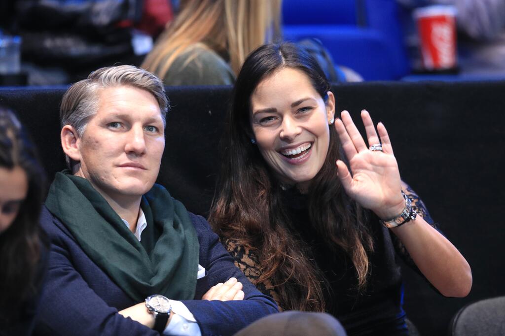 ДОБРОДОШАО У НАШ СВЕТ, МАЛИ ДЕЧАЧЕ: Ана и Швајни разнежили фанове првом фотографијом сина (ФОТО)